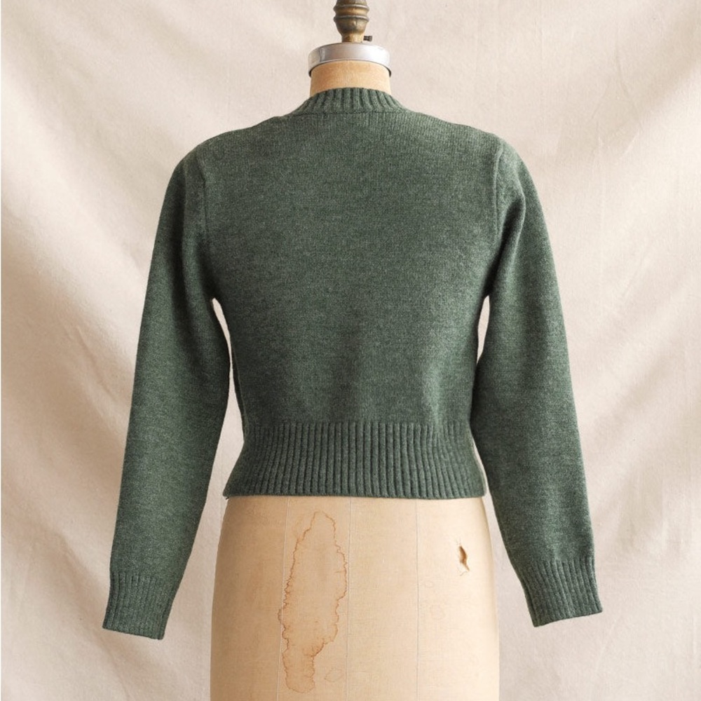 Lovely Green Embroidered Flower Detailed Button Front Cropped Cardigan - Picture 14 of 17